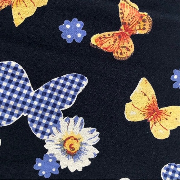 Dresses & Skirts - Skirt - prettiest little butterfly and daisies skirt that buttons down the front